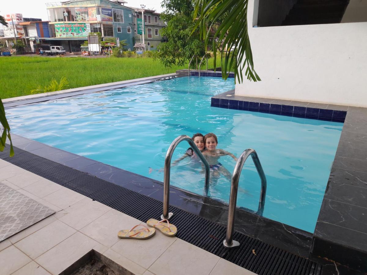 Traveller'S Home Hotel Tissamaharama Exterior photo