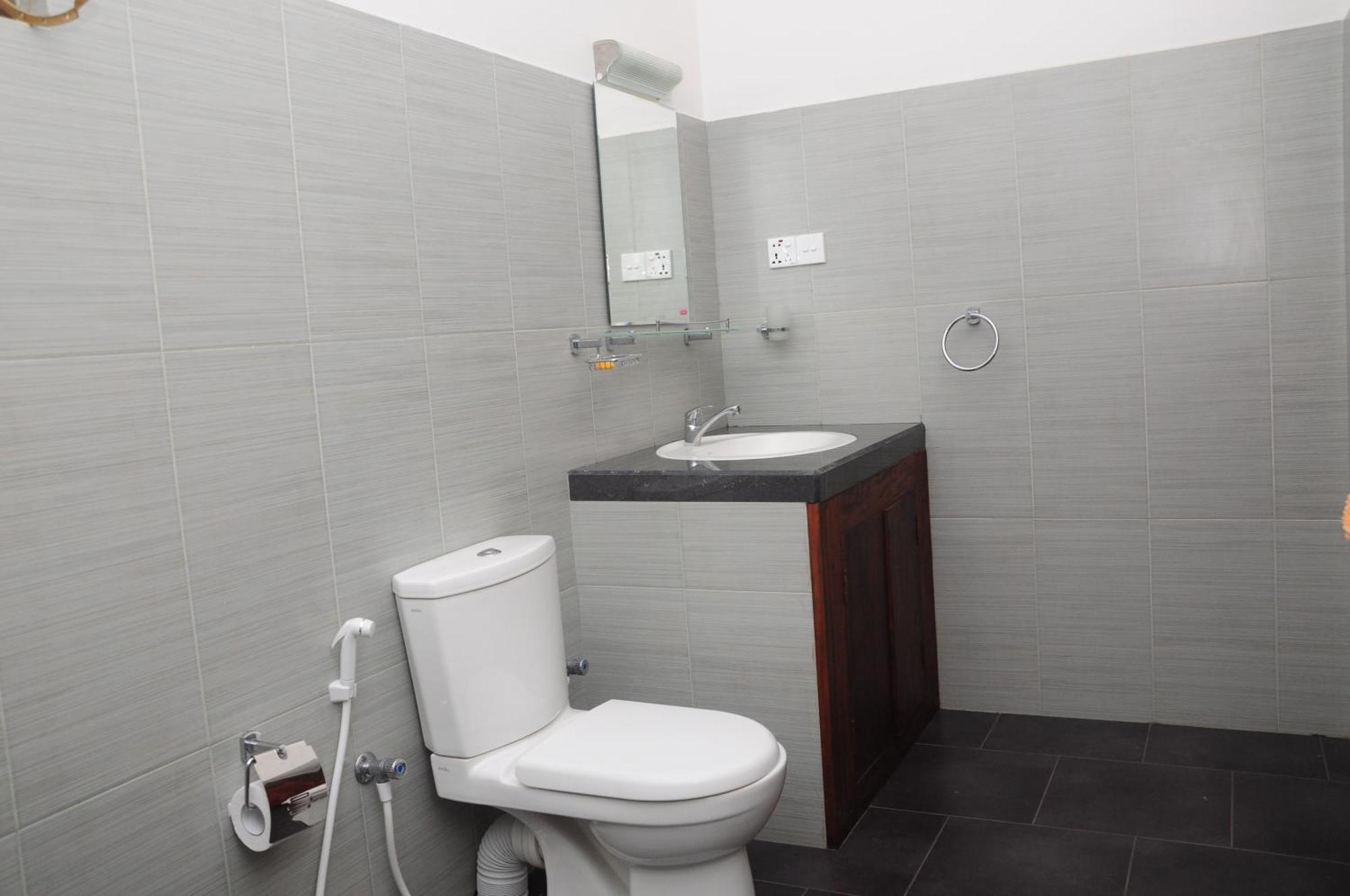 Traveller'S Home Hotel Tissamaharama Room photo