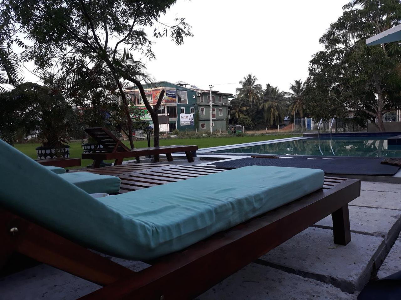 Traveller'S Home Hotel Tissamaharama Exterior photo