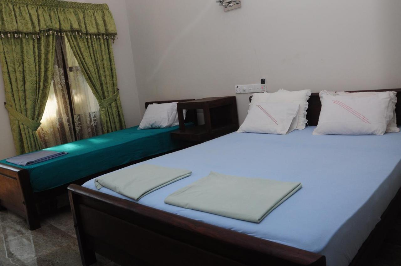Traveller'S Home Hotel Tissamaharama Room photo